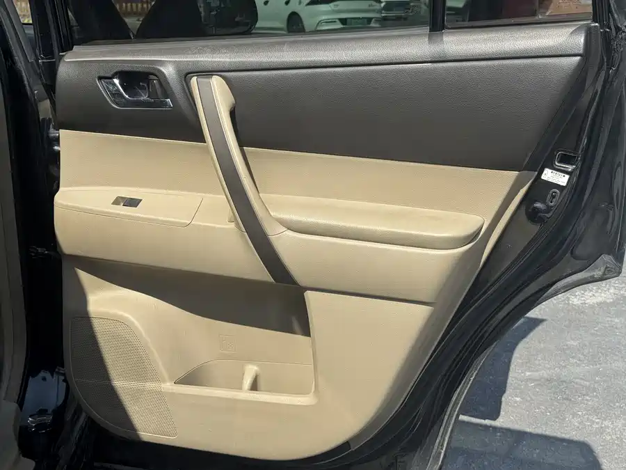 900x675_0_q87_c42_autohomecar__ChxpVWm2dOiADtvgAAbJbcv0MT0363.jpg.webp Used Toyota Highlander 2009 2.7L 2WD 7-seat luxury navigation version