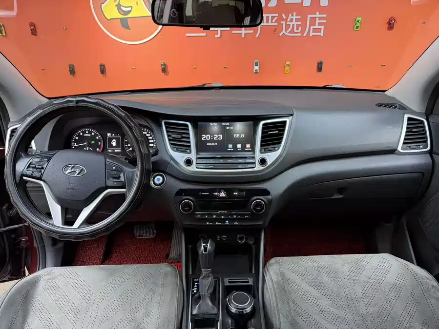 900x675_0_q87_c42_autohomecar__ChxpVWm2q0SAajtfAARWeV1WSeY700.jpg.webp Used Hyundai Tucson 2018 1.6T dual-clutch two-wheel drive 15th anniversary special edition