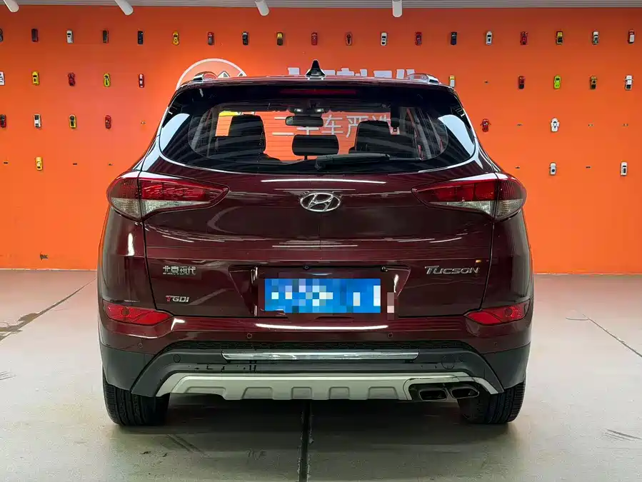 900x675_0_q87_c42_autohomecar__ChxpVWm2qz6ALO-FAAO4_Ejc2TM876.jpg.webp Used Hyundai Tucson 2018 1.6T dual-clutch two-wheel drive 15th anniversary special edition