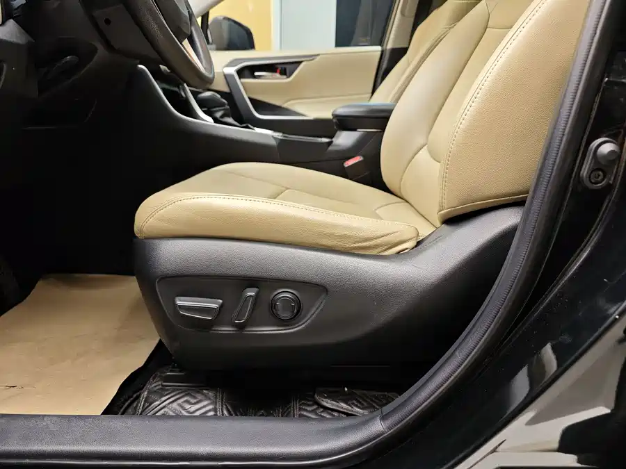 900x675_0_q87_c42_autohomecar__ChxpVWm40GuAWWfbAAX58sGl1sM810.jpg.webp Used Toyota RAV4 Rongfang 2020 2.0L CVT two-wheel drive fashion version