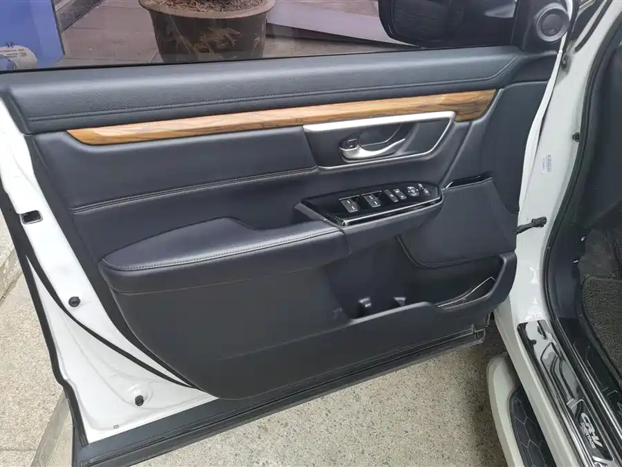 900x675_0_q87_c42_autohomecar__ChxpVWm6FnqAP_JRAAHj_Vxtax0289.jpg.webp Used Honda CR-V 2017 240TURBO CVT two-wheel drive fashion version