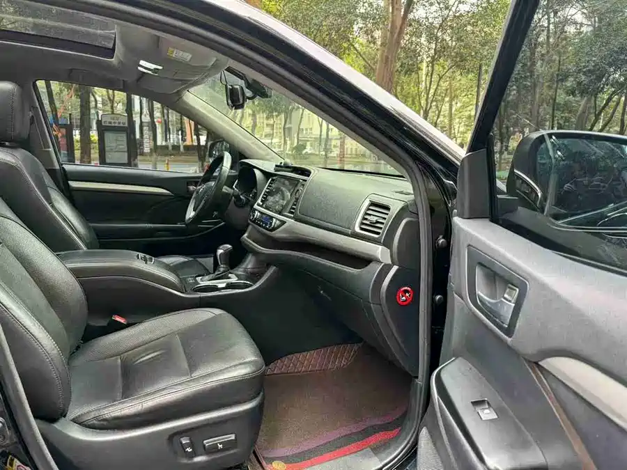 Used Toyota Highlander 2017 2.0T four-wheel drive luxury version 7 seats
