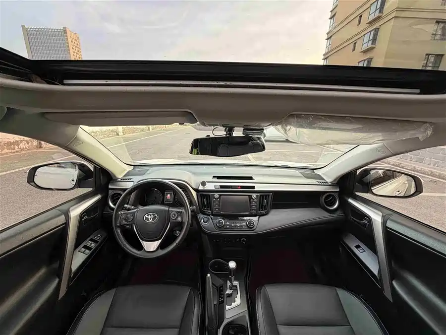 900x675_0_q87_c42_autohomecar__ChxpVWm6hgCAbZdPAAIpyU0H1oc539.jpg.webp Used Toyota RAV4 Rongfang 2016 2.0L CVT four-wheel drive cutting-edge version National V