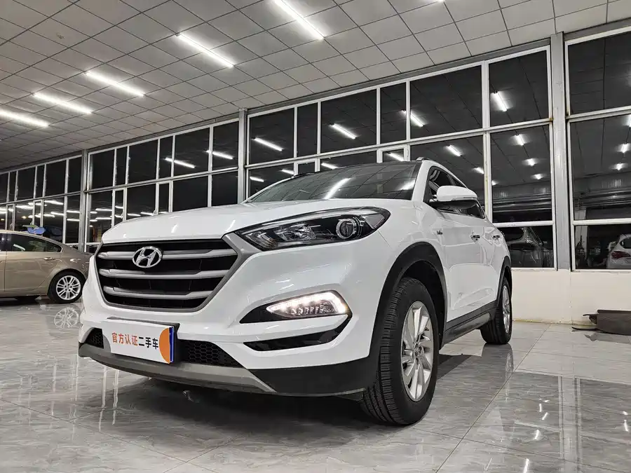 900x675_0_q87_c42_autohomecar__ChxpVWm79jyAabEiAAc9qlPLduc917.jpg.webp Used Hyundai Tucson 2018 1.6T dual-clutch two-wheel drive 15th anniversary special edition