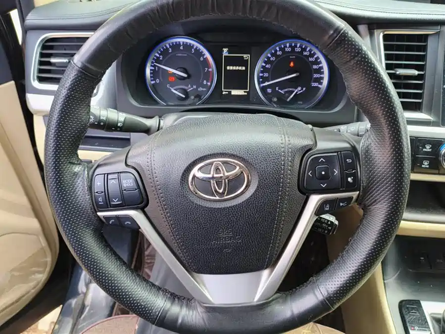 Used Toyota Highlander 2018 2.0T four-wheel drive luxury version 7 seats National V