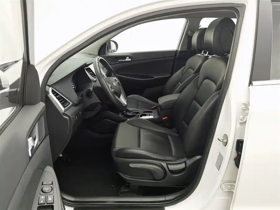 900x675_0_q87_c42_autohomecar__ChxpVWm7jkCAIe3PAAFqDQExfjA396.jpg.webp Used Hyundai Tucson 2015 1.6T dual-clutch two-wheel drive intelligent model