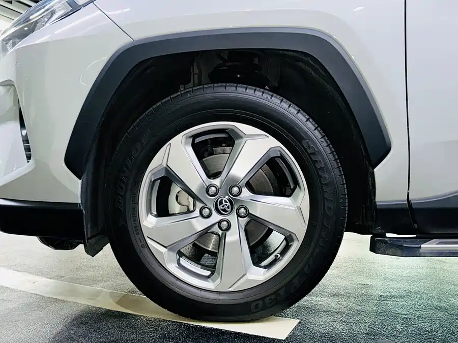 Used Toyota RAV4 Rongfang 2020 2.0L CVT two-wheel drive fashion PLUS version