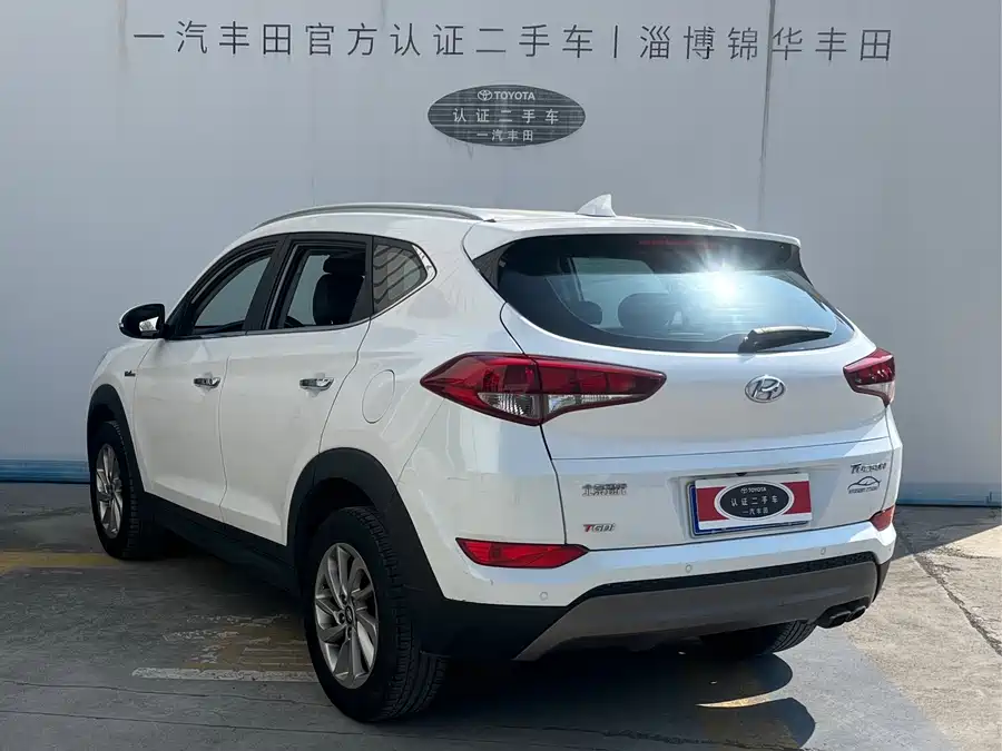 900x675_0_q87_c42_autohomecar__ChxpVWm7lqGAGJEmAAdIwJWJQDU401.jpg.webp Used Hyundai Tucson 2015 1.6T dual-clutch two-wheel drive intelligent model