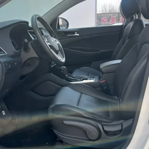 900x675_0_q87_c42_autohomecar__ChxpVWm7lqWASxxSAAdwpEuTNx8941.jpg.webp Used Hyundai Tucson 2015 1.6T dual-clutch two-wheel drive intelligent model