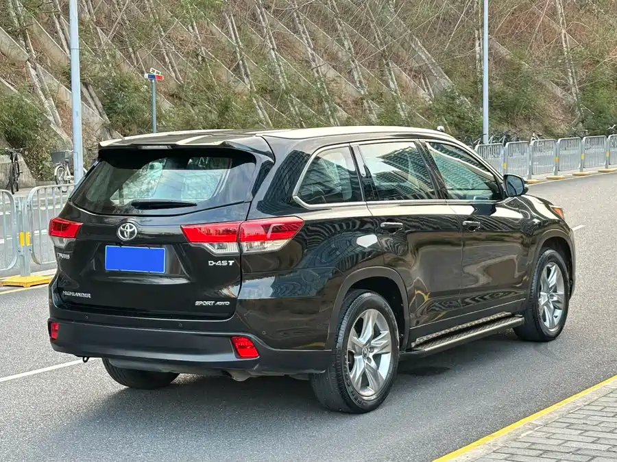 900x675_0_q87_c42_autohomecar__ChxpVWm7wjiAbGTaAA0SzFJAg-o253.jpg.webp Used Toyota Highlander 2018 2.0T four-wheel drive luxury version 7 seats National V