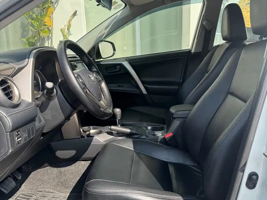 Used Toyota RAV4 Rongfang 2015 2.0L CVT two-wheel drive fashion version