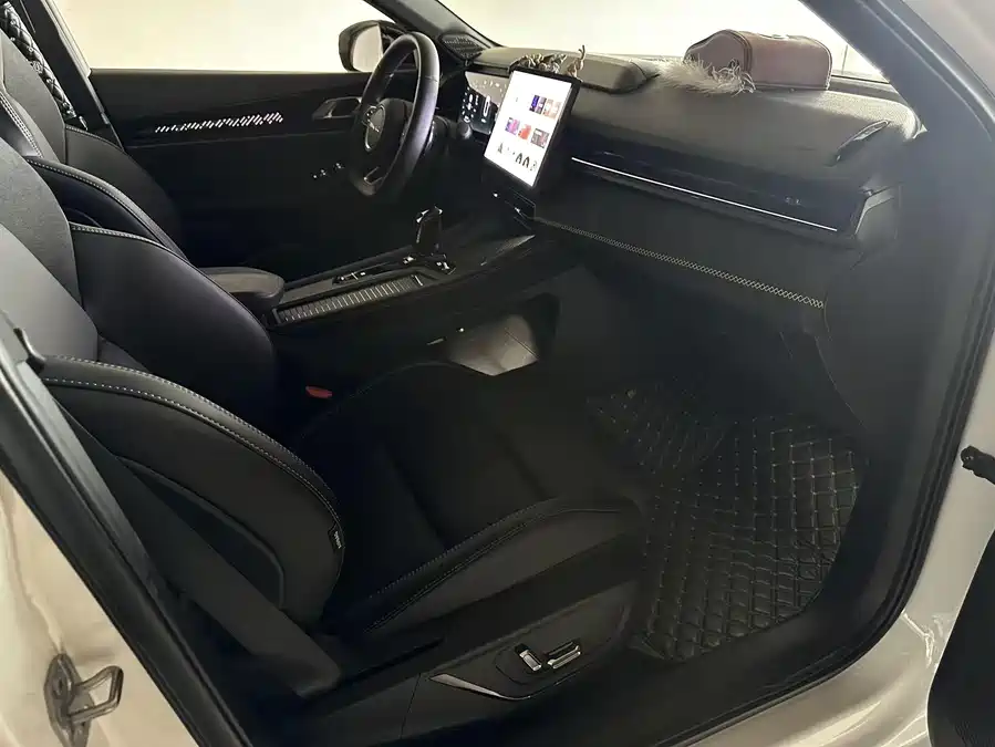 900x675_0_q87_c42_autohomecar__ChxpVWmEpYKAJZdPAAKBBf1eRB8619.jpg.webp Used Lynk & Co 03 2023 2.0TD DCT Plus