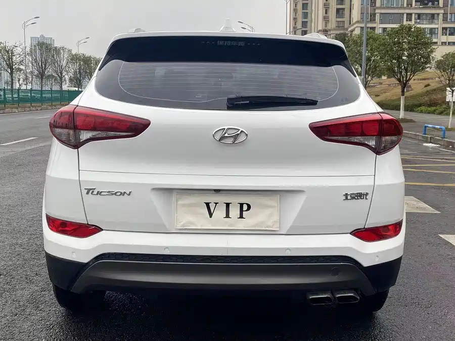 900x675_0_q87_c42_autohomecar__ChxpVWmHCVGAXD2IAAhQXgTcsN4628.jpg.webp Used Hyundai Tucson 2015 1.6T dual-clutch two-wheel drive intelligent model