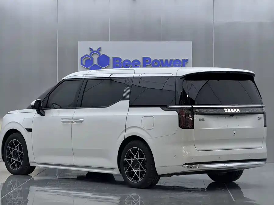 900x675_0_q87_c42_autohomecar__ChxpVWmJRtSAZdYrAALEHO9FJzo481.jpg.webp Used Zeekr 009 2024 seven-seat aisle version four-wheel drive 108kWh