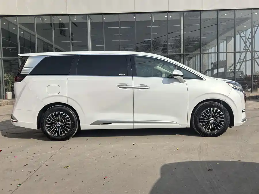 900x675_0_q87_c42_autohomecar__ChxpVWmJkYKAWRPXAAVSBiRfixA048.jpg.webp Used Denza D9 2024 DM-i 980 four-wheel drive premium model