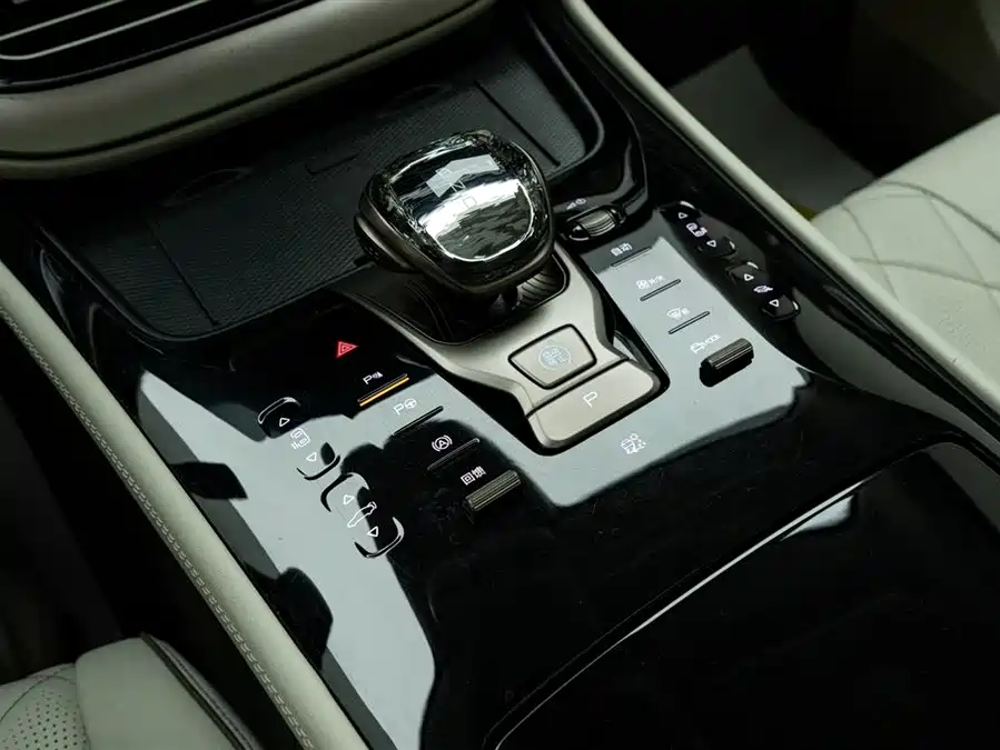 900x675_0_q87_c42_autohomecar__ChxpVWmJonmAajboAAFyJRobbBM712.jpg.webp Used Denza D9 2022 EV 600 four-wheel drive flagship model