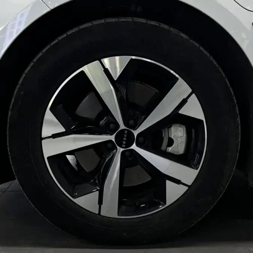 900x675_0_q87_c42_autohomecar__ChxpVWmMGr2AHRFNAAOYpyp2gW0927.jpg.webp Used Zeekr 001 2023 WE version 86kWh