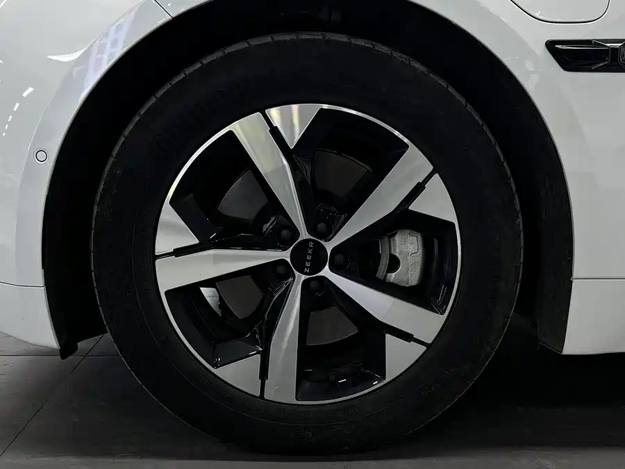 900x675_0_q87_c42_autohomecar__ChxpVWmMGr2AHRFNAAOYpyp2gW0927.jpg.webp Used Zeekr 001 2023 WE version 86kWh