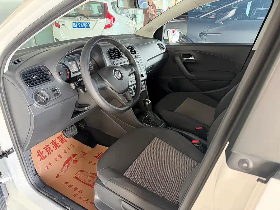 Used Volkswagen Polo 2016 1.4L automatic fashion model