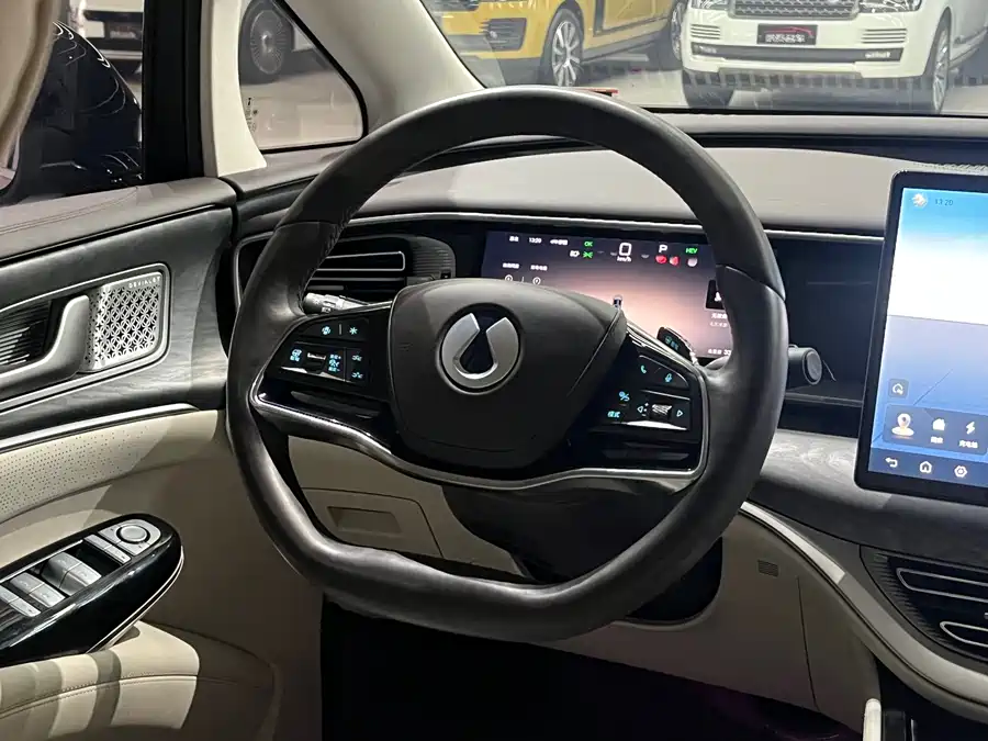 900x675_0_q87_c42_autohomecar__ChxpVWmOvEiAfqxPAAf7dsAxBqI326.jpg.webp Used Denza D9 2025 DM-i smart driving version 1020 four-wheel drive exclusive model