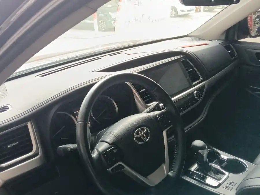 Used Toyota Highlander 2018 2.0T four-wheel drive luxury version 7 seats National V