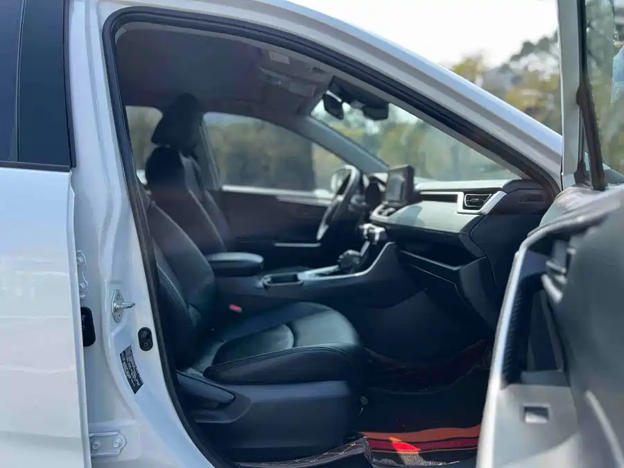 900x675_0_q87_c42_autohomecar__ChxpVWmjBluAY4T1AAWfu_Lx36g673.jpg.webp Used Toyota RAV4 Rongfang 2023 2.0L CVT two-wheel drive urban version