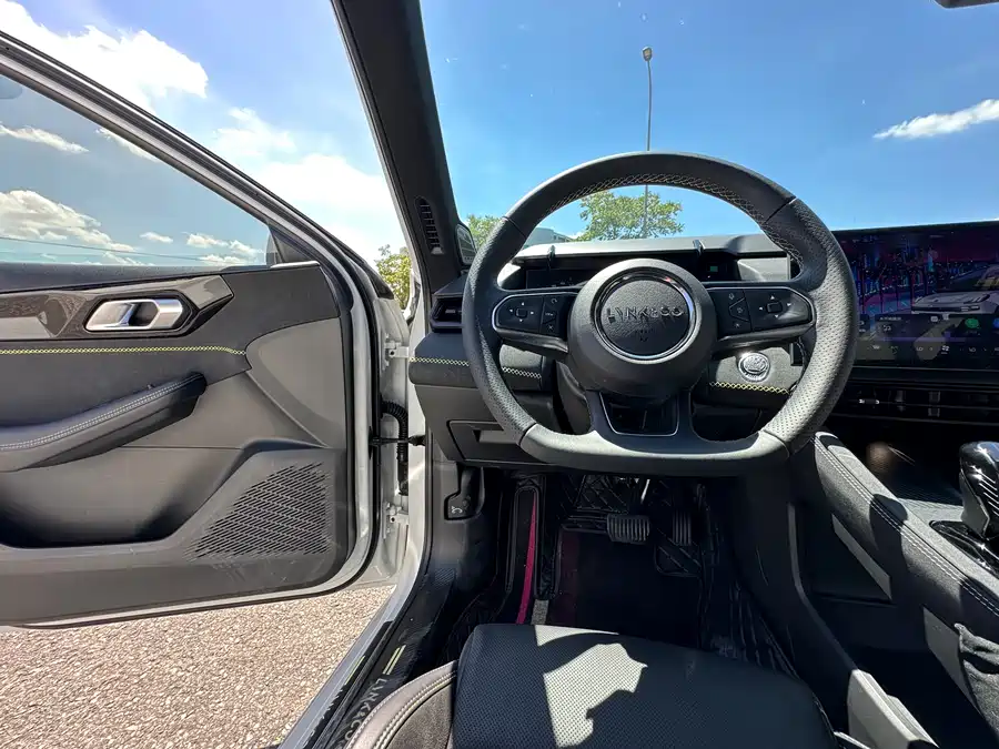 900x675_0_q87_c42_autohomecar__ChxpVWmlCVOANm75AAozQyz0yLg432.jpg.webp Used Lynk & Co 03 2023 1.5TD DCT Pro
