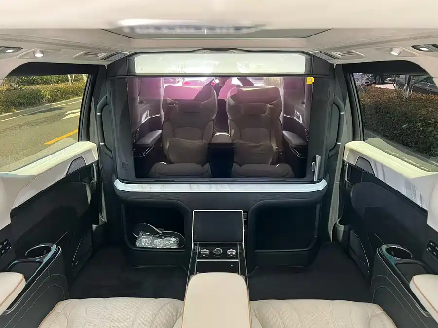 900x675_0_q87_c42_autohomecar__ChxpVWmlIwqABvlGAAUWt9pRbvI186.jpg.webp Used Zeekr 009 2024 Model Glory
