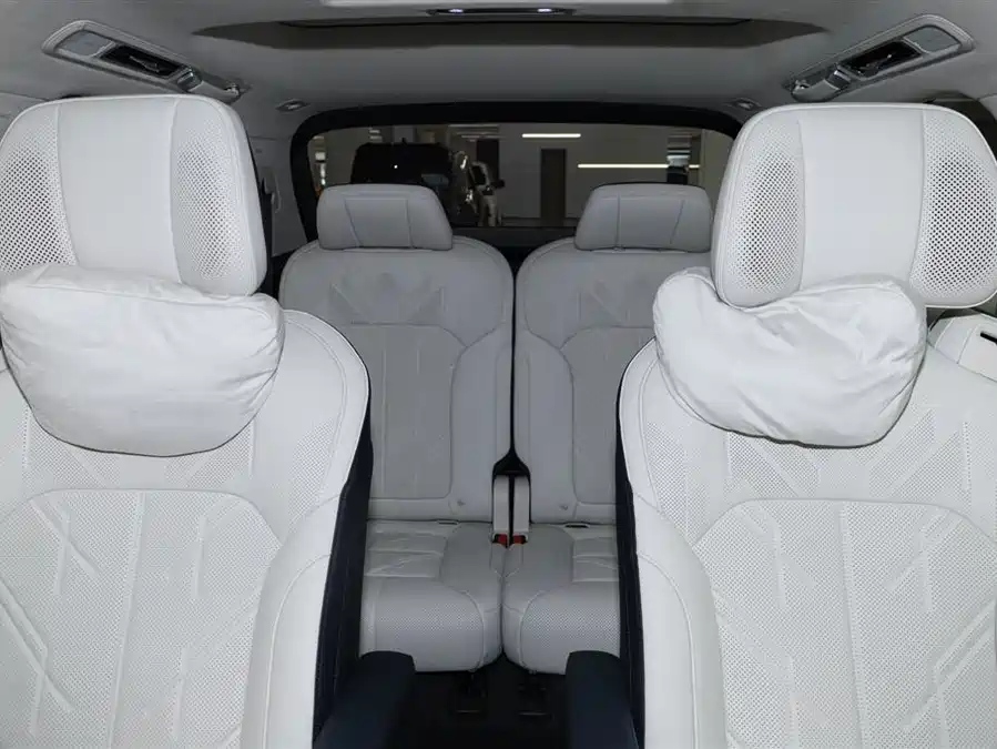 900x675_0_q87_c42_autohomecar__ChxpVWmlUlOAJzP4AAGbr30YkMA837.jpg.webp Used Zeekr 9X 2025 Hyper Edition 70kWh