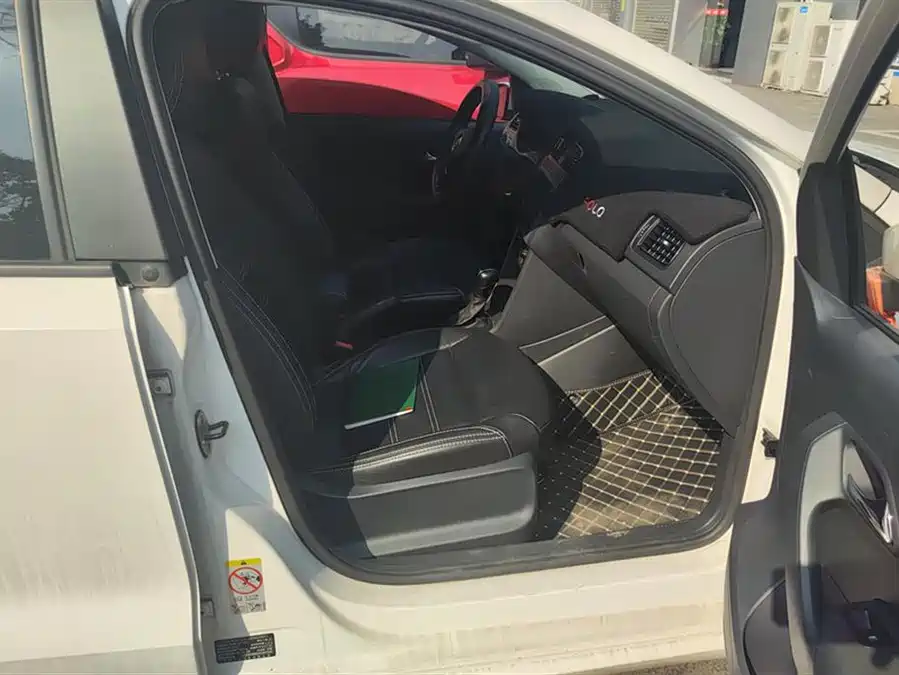 Used Volkswagen Polo 2016 1.4L automatic fashion model