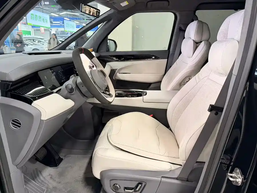 Used Zeekr 009 2024 seven-seat aisle version four-wheel drive 108kWh