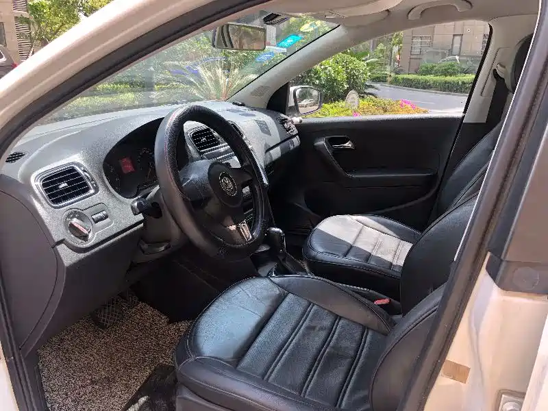 Used Volkswagen Polo 2011 1.6L automatic cool version