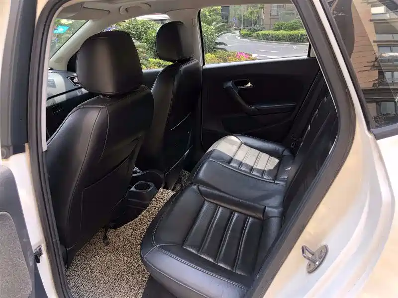 Used Volkswagen Polo 2011 1.6L automatic cool version