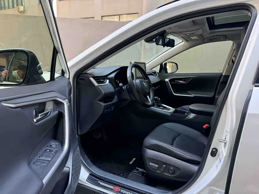 Used Toyota RAV4 Rongfang 2020 2.0L CVT four-wheel drive premium version