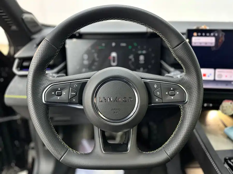 900x675_0_q87_c42_autohomecar__ChxpVWmqrEiAGsgKAAili1x5Kbk589.jpg.webp Used Lynk & Co 03 2023 1.5TD DCT Pro