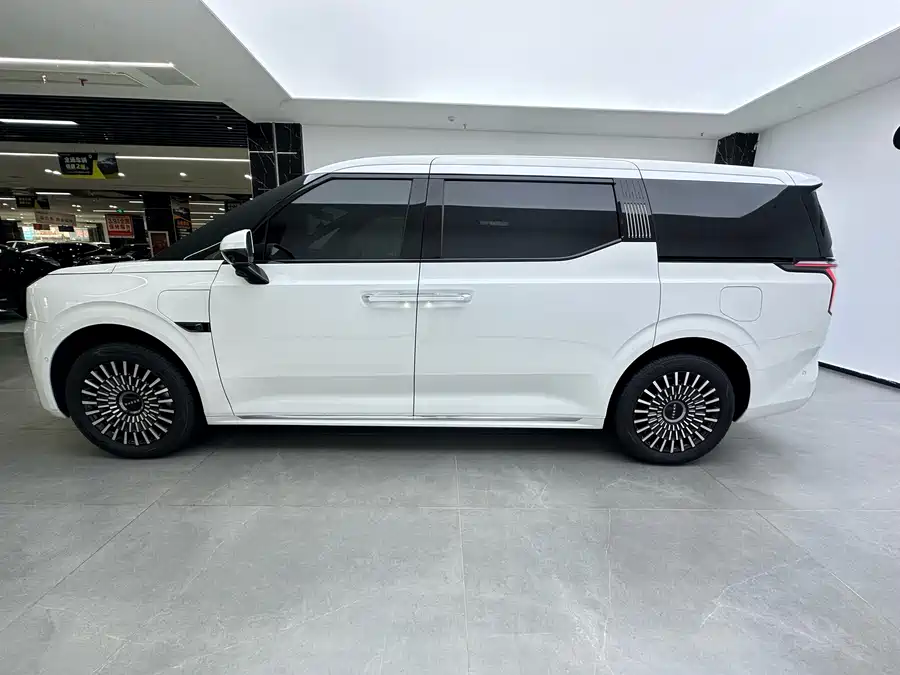 Used Zeekr 009 2024 six-seat executive version four-wheel drive 108kWh