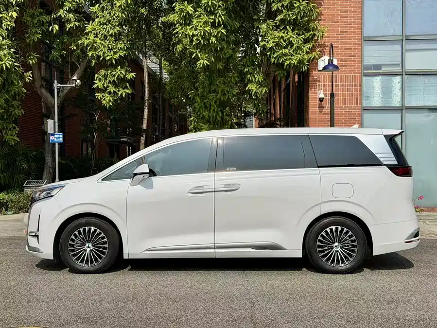 900x675_0_q87_c42_autohomecar__ChxpVWmrwvqAEf7mAAb8mStzS3U024.jpg.webp Used Denza D9 2022 DM-i 970 four-wheel drive premium model