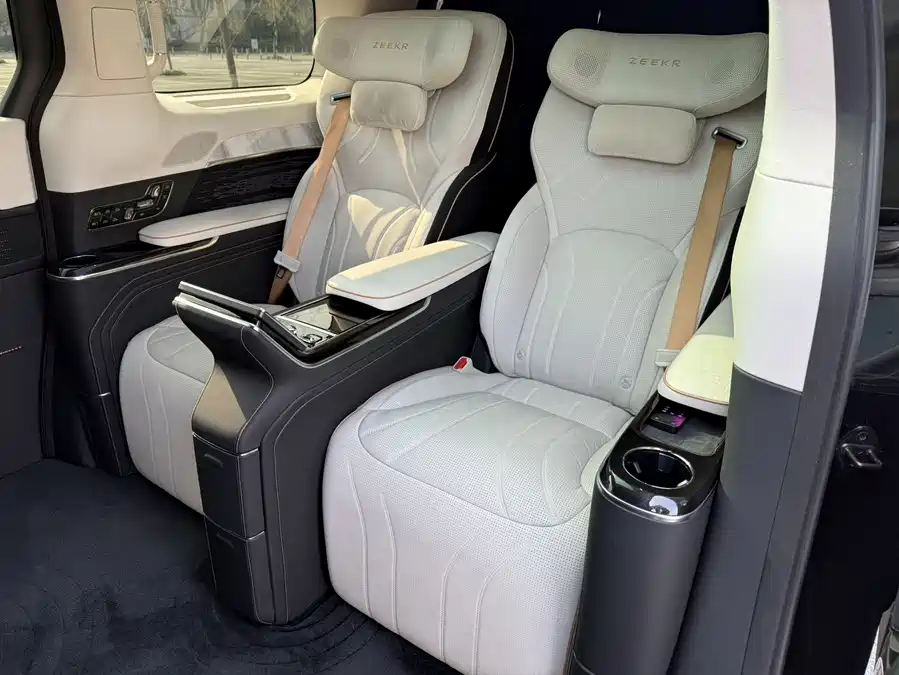 900x675_0_q87_c42_autohomecar__ChxpVWms466AdMCsAAPi15Hjz3U473.jpg.webp Used Zeekr 009 2024 Model Glory