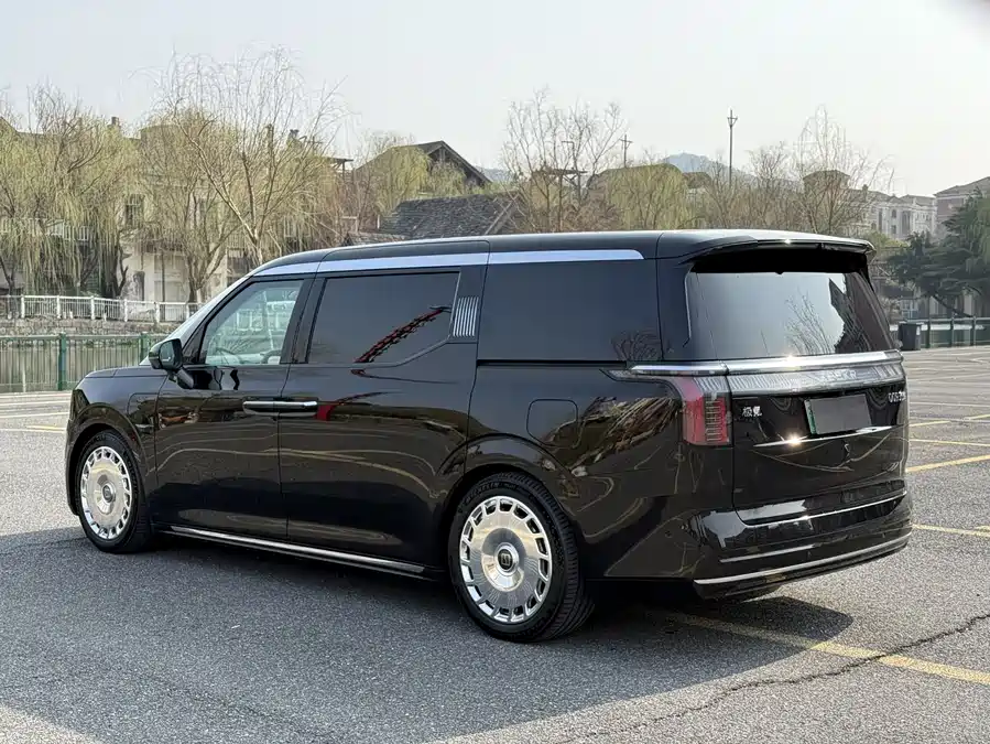 900x675_0_q87_c42_autohomecar__ChxpVWms46WAXIBAAAYWE61ARIs098.jpg.webp Used Zeekr 009 2024 Model Glory