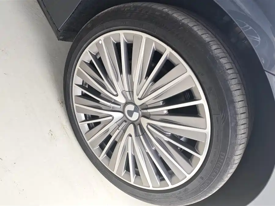 Used Denza Z9 2024 1100km four-wheel drive Ultra version