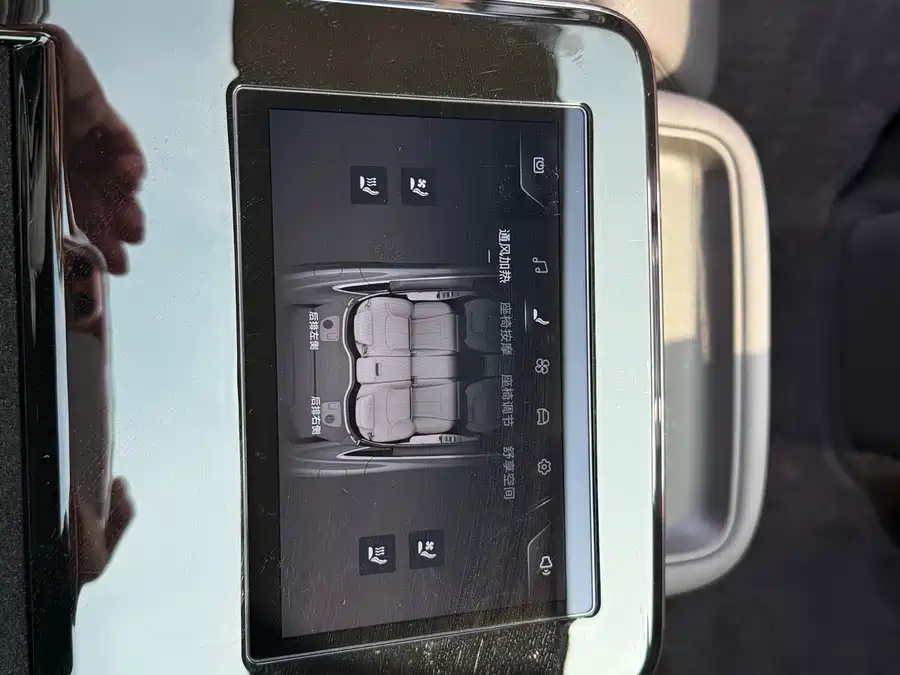 900x675_0_q87_c42_autohomecar__ChxpVWmuU2yAbtyfAAd1FsVmNQo018.jpg.webp Used Denza Z9 2024 1100km four-wheel drive Ultra version