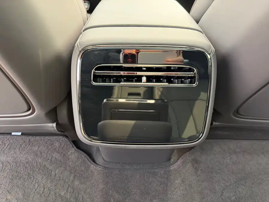900x675_0_q87_c42_autohomecar__ChxpVWmuU3iALAHHAAfCh1OLygQ402.jpg.webp Used Denza Z9 2024 1100km four-wheel drive Ultra version