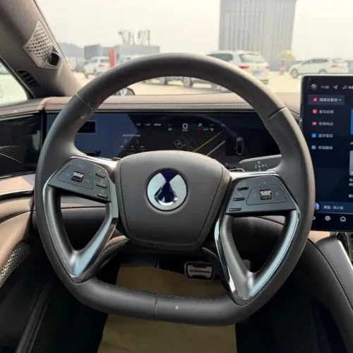 900x675_0_q87_c42_autohomecar__ChxpVWmuU3iAZ7EsAAfxb5jyVYM957.jpg.webp Used Denza Z9 2024 1100km four-wheel drive Ultra version