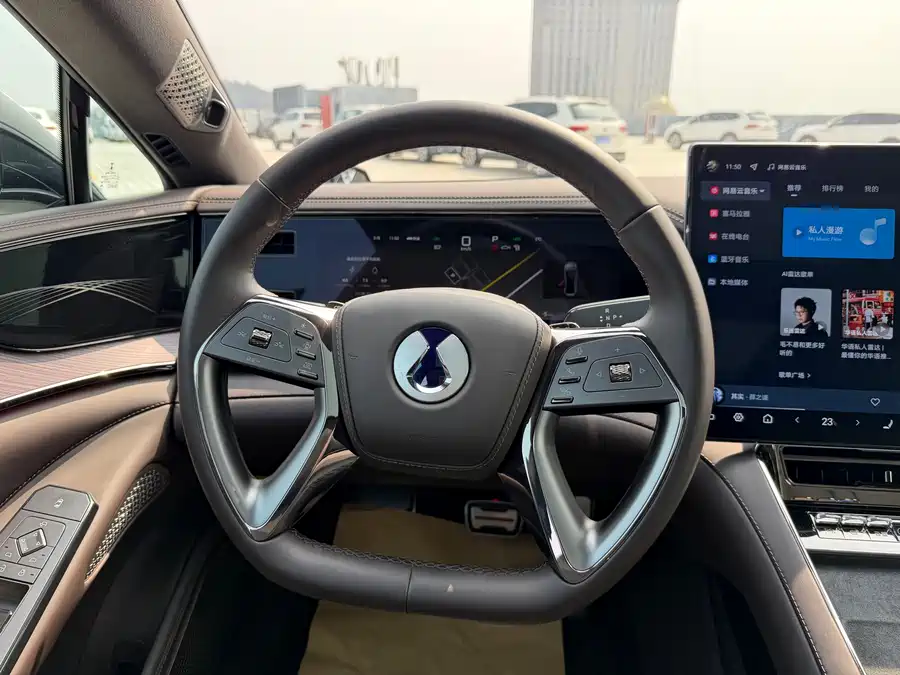 900x675_0_q87_c42_autohomecar__ChxpVWmuU3iAZ7EsAAfxb5jyVYM957.jpg.webp Used Denza Z9 2024 1100km four-wheel drive Ultra version