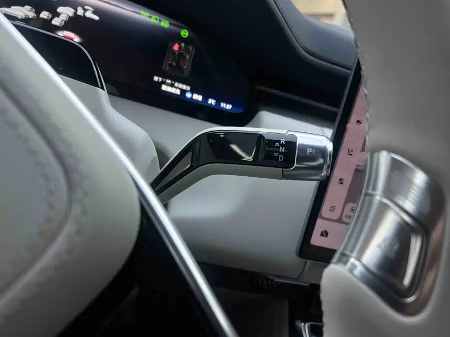 900x675_0_q87_c42_autohomecar__ChxpVWmuiIqAVwboAALBu0Ztrx0585.jpg.webp Used Zeekr 9X 2025 Hyper Edition 70kWh