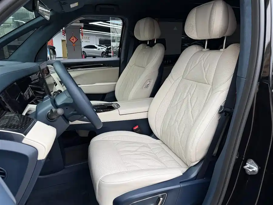 900x675_0_q87_c42_autohomecar__ChxpVWmuiVeAdPWqAAH9k1eE1c0397.jpg.webp Used Zeekr 009 2024 six-seat executive version four-wheel drive 108kWh