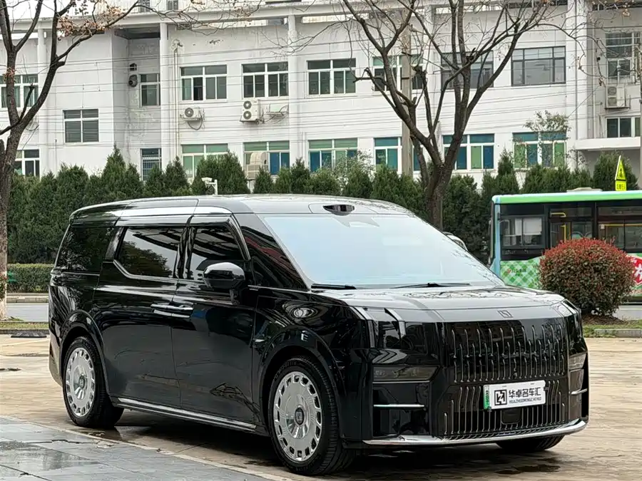 900x675_0_q87_c42_autohomecar__ChxpVWmuiVmACrKCAAMu9Wfjboo238.jpg.webp Used Zeekr 009 2024 six-seat executive version four-wheel drive 108kWh