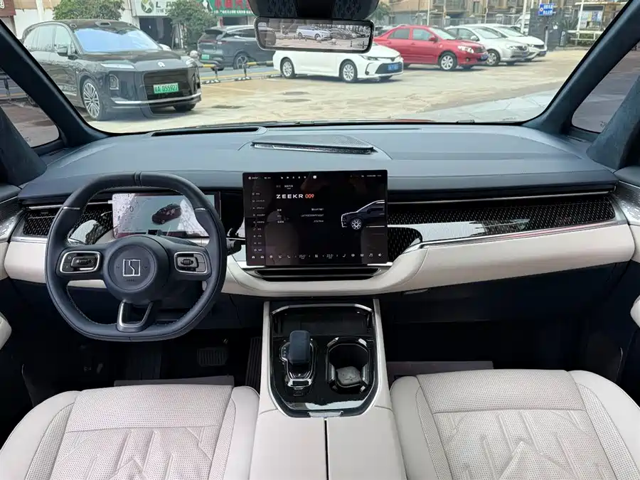 900x675_0_q87_c42_autohomecar__ChxpVWmuiVmAJDCmAAJshKPndJA983.jpg.webp Used Zeekr 009 2024 six-seat executive version four-wheel drive 108kWh