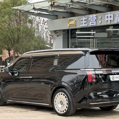 900x675_0_q87_c42_autohomecar__ChxpVWmuiVqACteqAAM7j_MBhrM634.jpg.webp Used Zeekr 009 2024 six-seat executive version four-wheel drive 108kWh