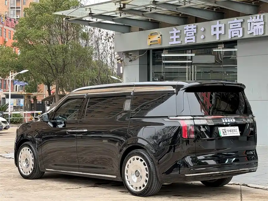 900x675_0_q87_c42_autohomecar__ChxpVWmuiVqACteqAAM7j_MBhrM634.jpg.webp Used Zeekr 009 2024 six-seat executive version four-wheel drive 108kWh